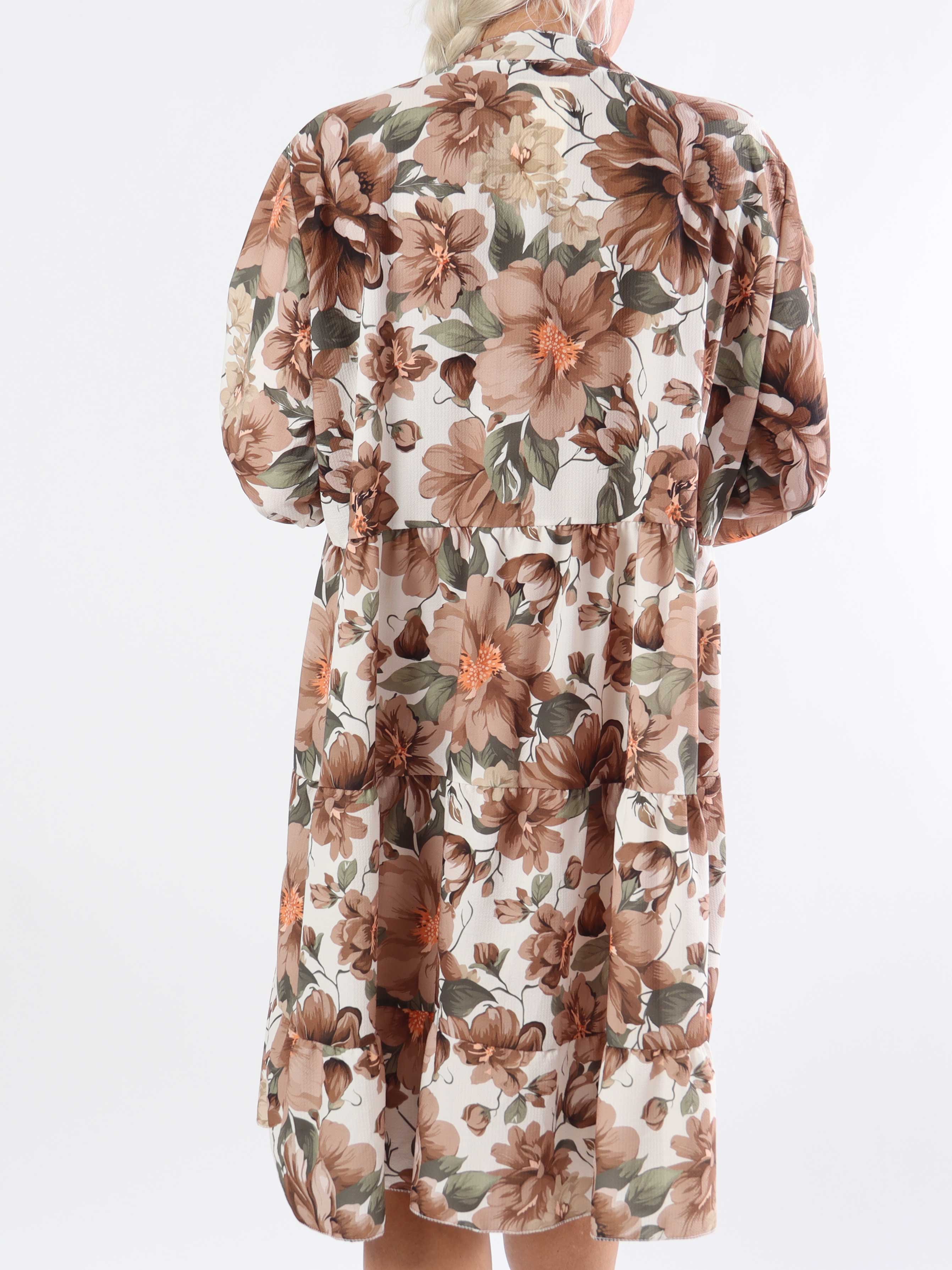 Flower Dress - Söt blommig plus size-klänning med lager-på-lager-look